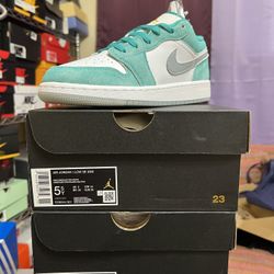Jordan 1 Low Emerald Green / Size 5.5y / Size 7y