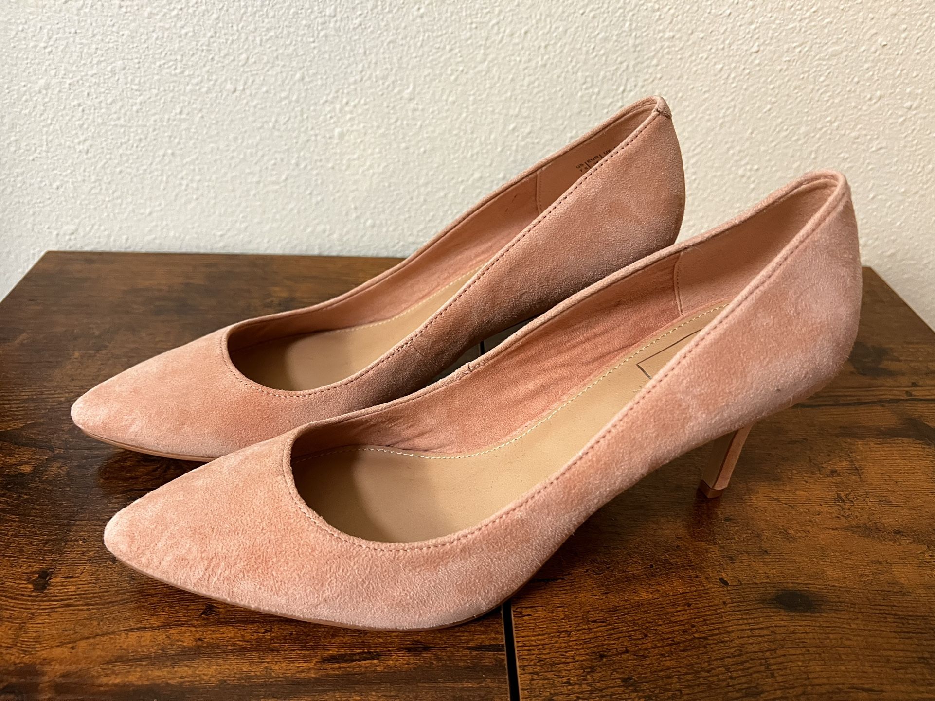 Blush pink suede pumps 7.5 (2-3” Heel)