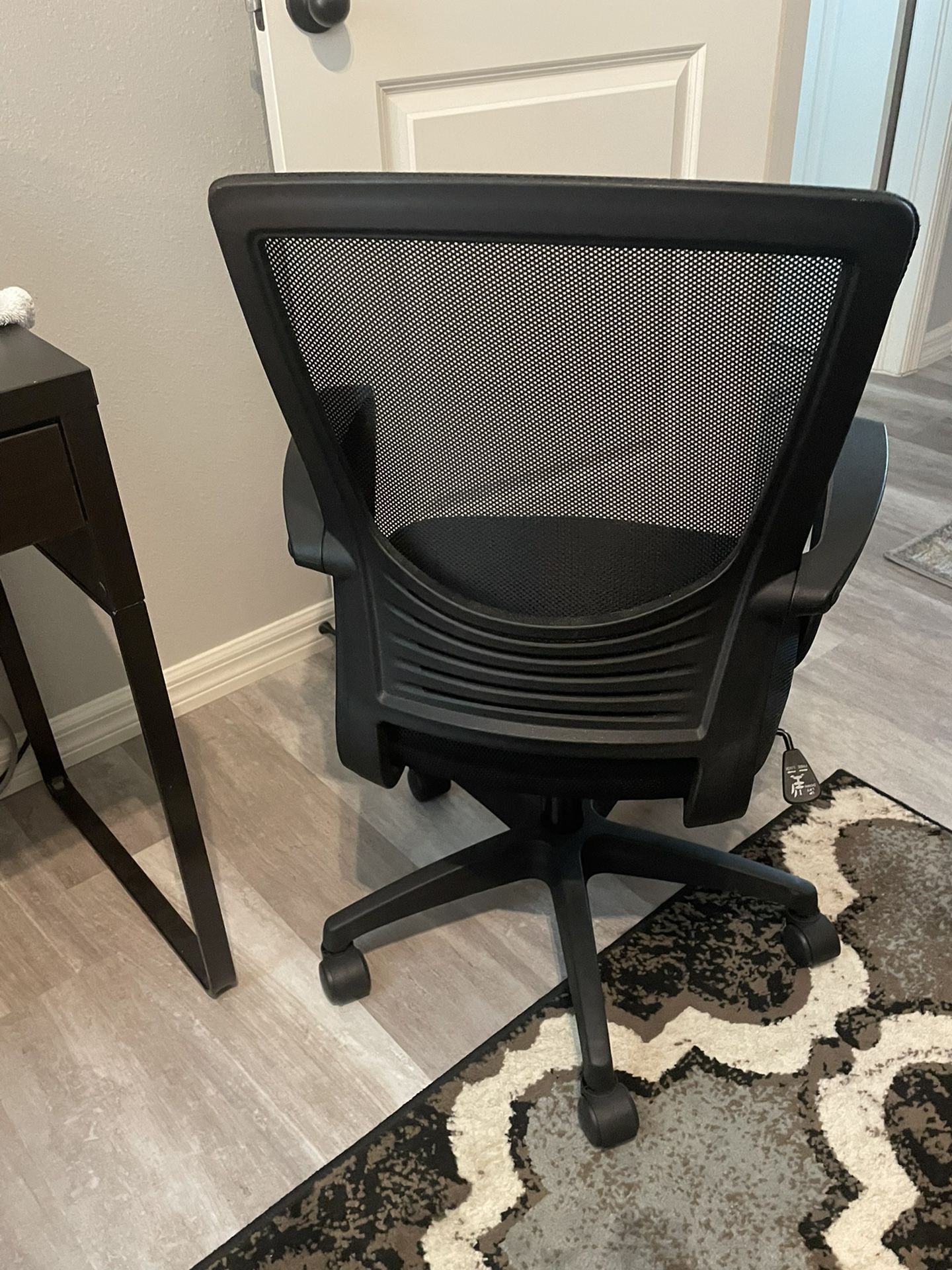 Office Chair - Black / Adjustable 