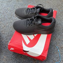 Nike Sneakers Size 8