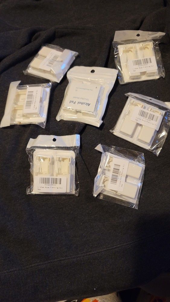 Ear/nose preloaded disposable Piercing kit 