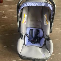 Baby Trend car seat like new!!