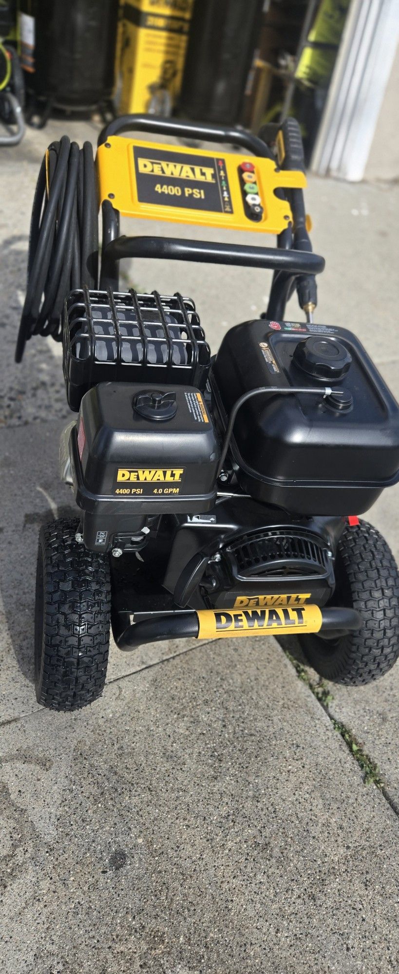 DEWALT
4400 PSI 4.0 GPM Cold Water Gas Pressure Washer