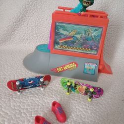 Tony Hawk Hot Wheels Skatepark Collectible Skateboard & Shoes