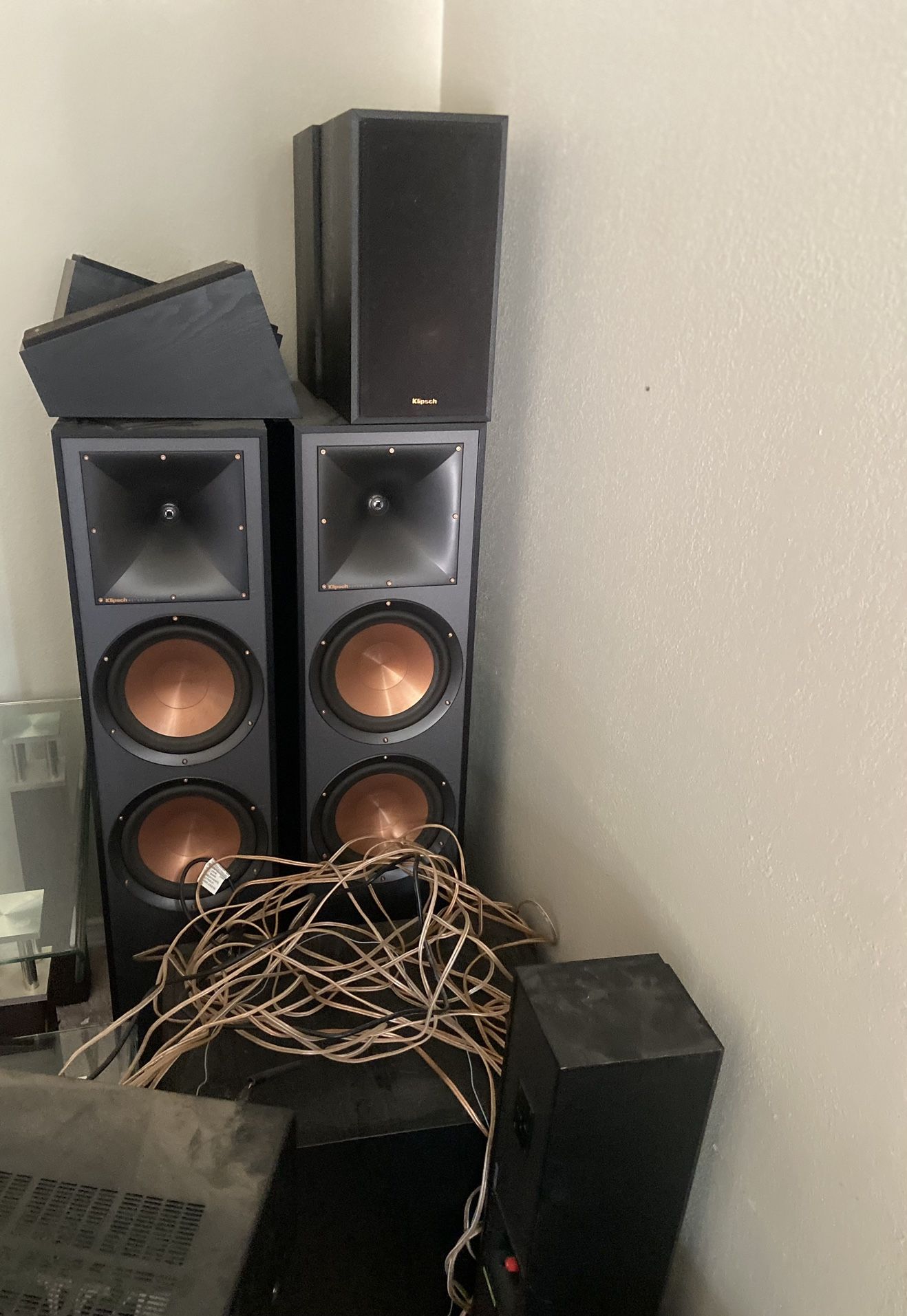 Yamaha Receiver And Klipsch Home Theater Speaker System 