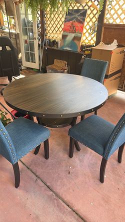 Round dining table with three chairs