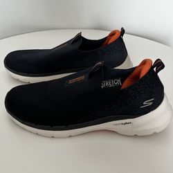 Sketchers Go Walk (Air Cooled Goga Mat)
