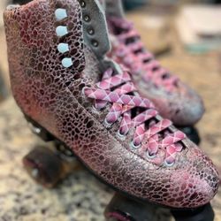 Sparkle 💖 Roller Skates (US 8) + Protective Gear – Shine & Glide in Style!