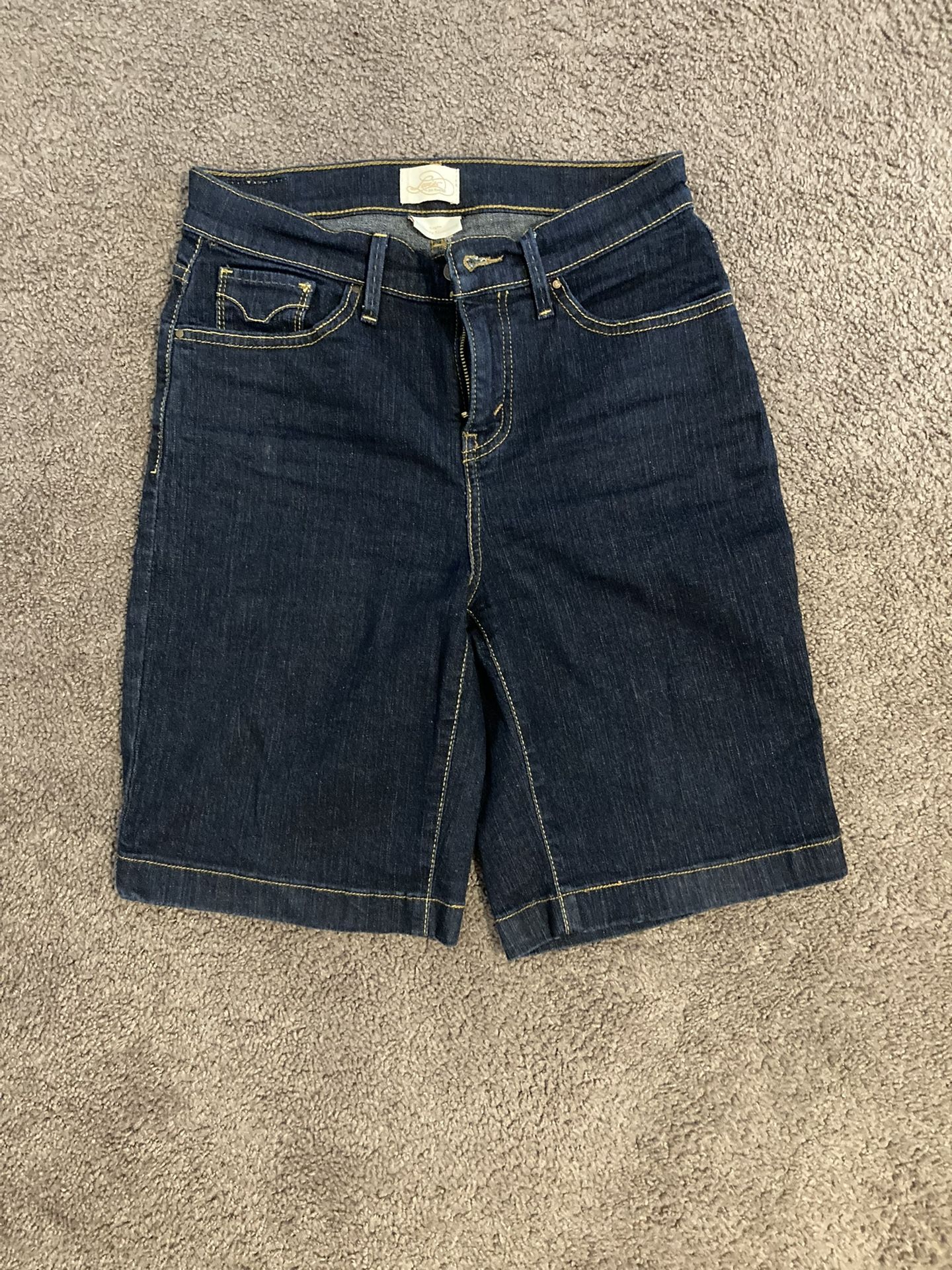 Levi’s 512 Perfectly Slimming Bermuda Dark Jean Shorts - Size 6 - Like New