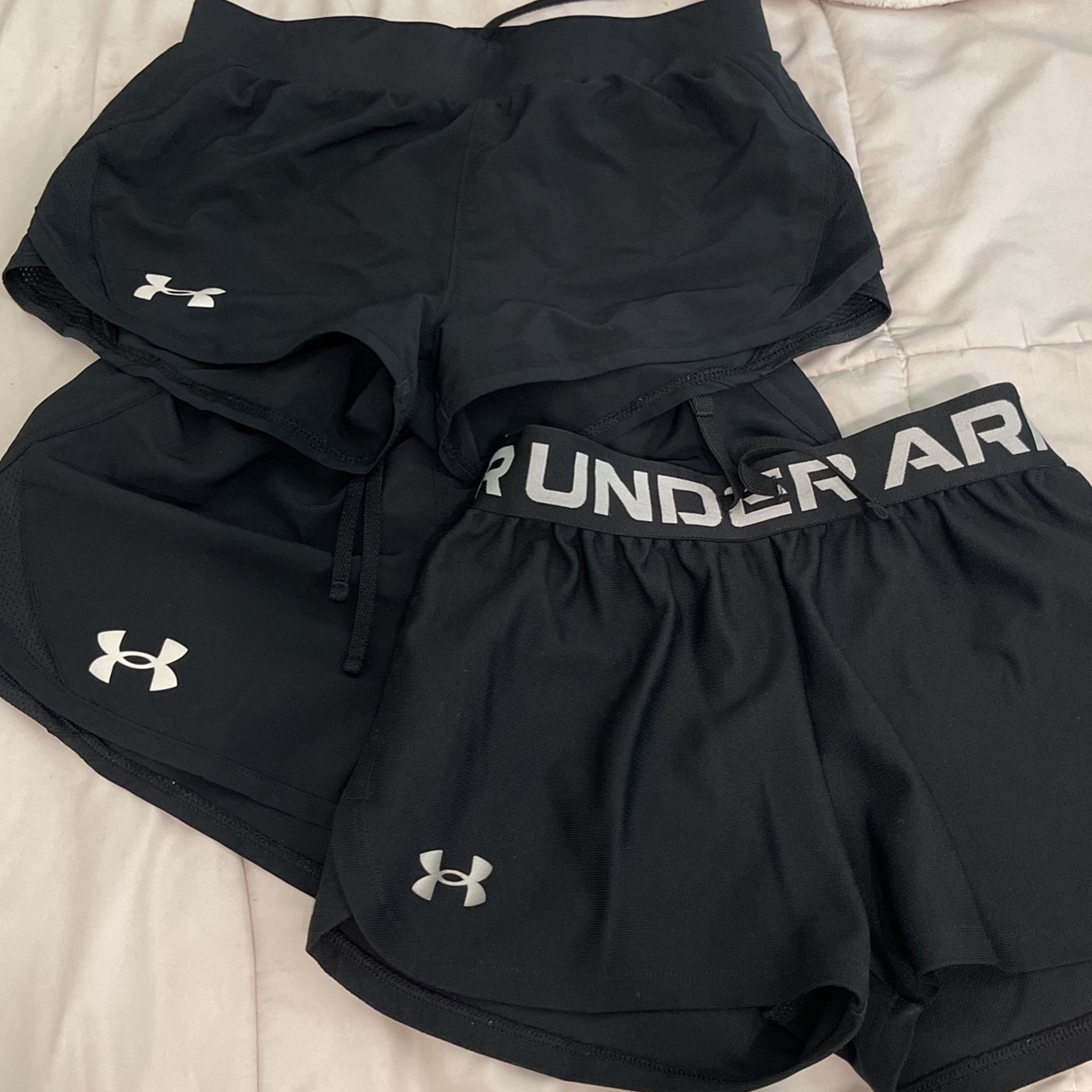 Under Armour Girls Size S (shorts)