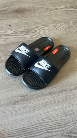 Nike slides SZ 8