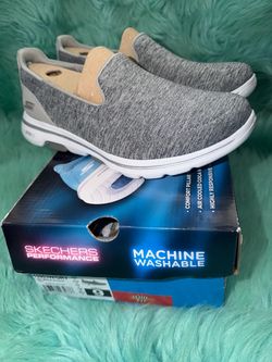 NIB Skechers Slip-on Knit GoWalk 5 Shoes in Gray and White Women’s size 9.