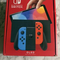 Nintendo Switch OLED in excellent condition + 2 extra controllers.