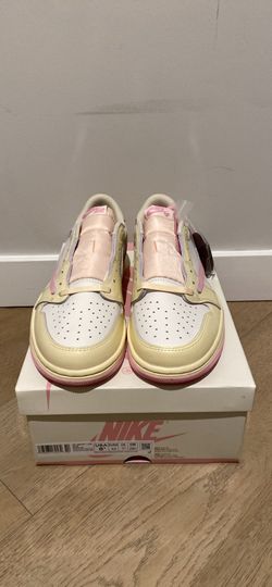 Travis Scott 1 JORDAN size 10 shy pink