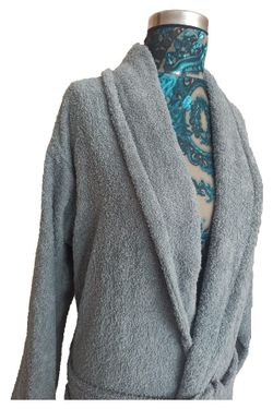 Soft and lightweight bathrobe