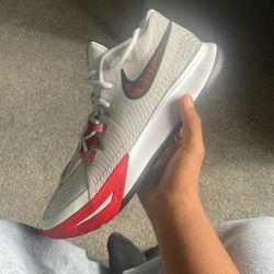 Kyrie Flytrap 6 Photon Dust