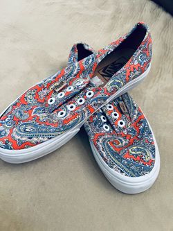 NEW VANS - Mens 6 or Women’s 7 1/2