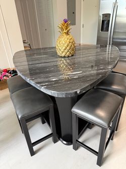 Juego de comedor de 6 banquetas de marmol arriba casi Nuevo