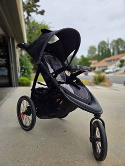 Graco® FastAction Jogger LX Stroller Convenient