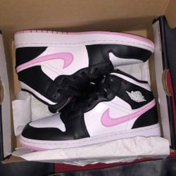 Womans Jordan 1