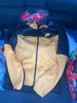 Size small only Nike tech top and bottom new