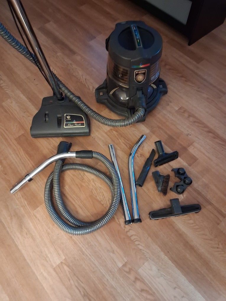 RAINBOW VACUUM E SERIES 1 SPEED IN GREAT CONDITION