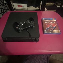 PS4 Slim 