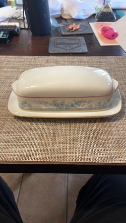 Noritake 1/4lb Covered Butter Tray