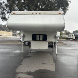 2002 Lance 820 8’11” Truck Camper