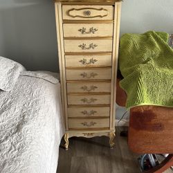Victorian Bonet Dresser