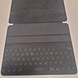 Apple - iPad Cover with Bluetooth Keyboard