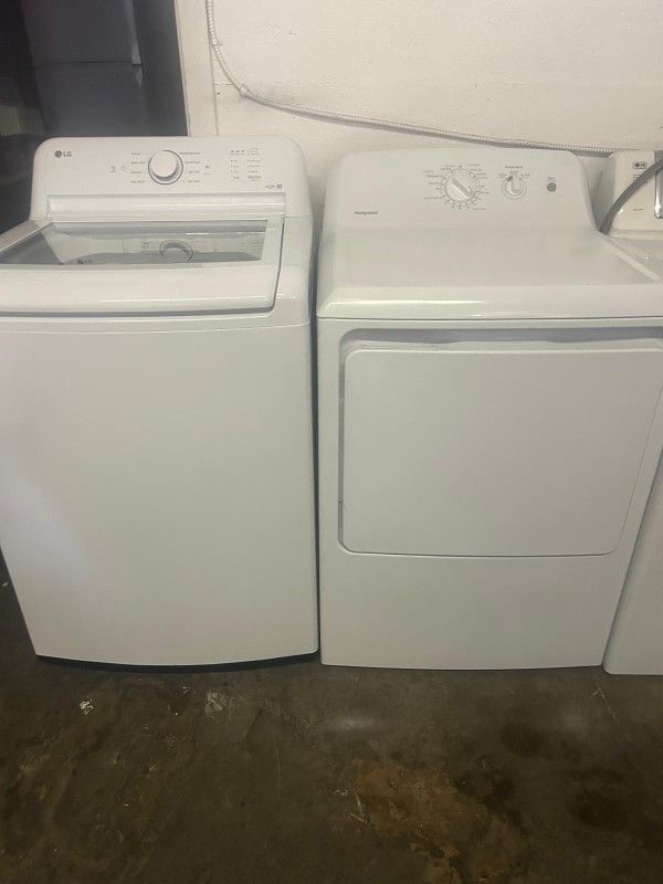 Set LG Washer And GE Gas Dryer