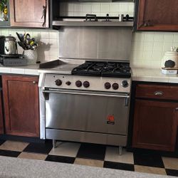 36 inch 4 burner Wolf Stove Not Sure How Old It Is Probably Around 30 Years Old