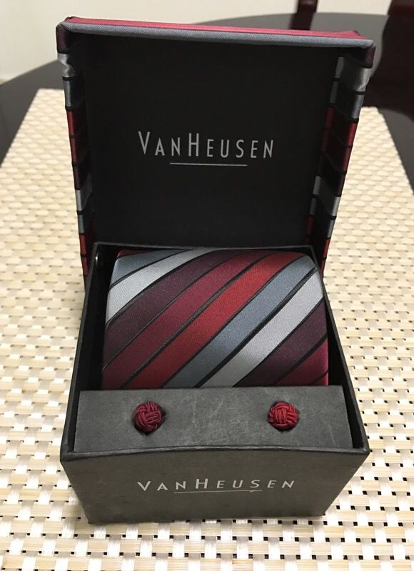 Van Heusen tie