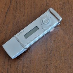 Sony IC Hand Held Portable Voice Recorder Mp3 ICD-U60 USB WHITE. 
Pre-owned, good shape. Tested. Functionality 10 out of 10. Cosmetically, 
9 out of 1
