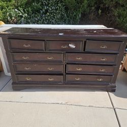 Free Dresser With Mirror 