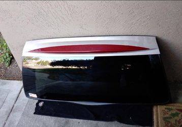 Escalade rear hatch glass with non working 3rd brake light