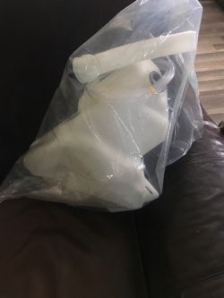 Washer fluid tank/pump. 2017 Chevy Malibu