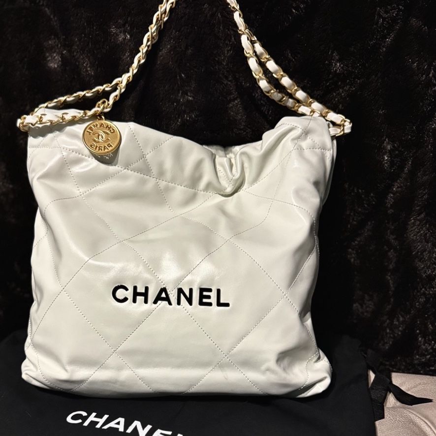 Chanel 22 Tote Bag 