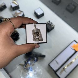 Jesus Face Pendent With Diamonds 10k Gold 10.4 Grams 