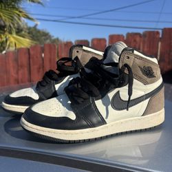 Jordan 1 Retro High OG "Dark Mocha"