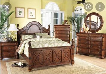 Queen size Tommy Bahama Style ( deliver available)