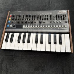 Roland Jx-08 Synthesizer