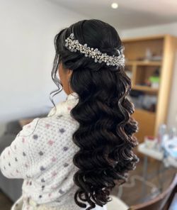 Curling 🥌 iron for .hairstyle.