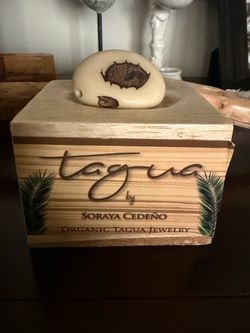 Organic Beautiful Stone With Wood Stand
