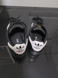 Girls Superstar Adidas size 4  1/2