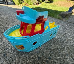 Fisher Price Little People Cruise Ship with some people