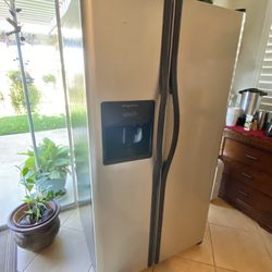 Frigidaire Refrigerator 