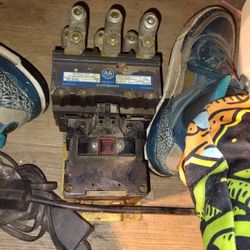 Allen Bradley Allen-Bradley 702L-DOD93 Series K lighting contactor.