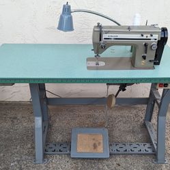 Singer Sewing Machine with Table 